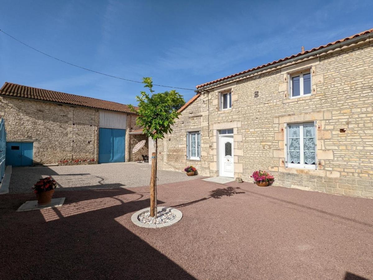 Gîte Puyréaux, 3 pièces, 4 personnes - FR-1-653-98 Extérieur photo