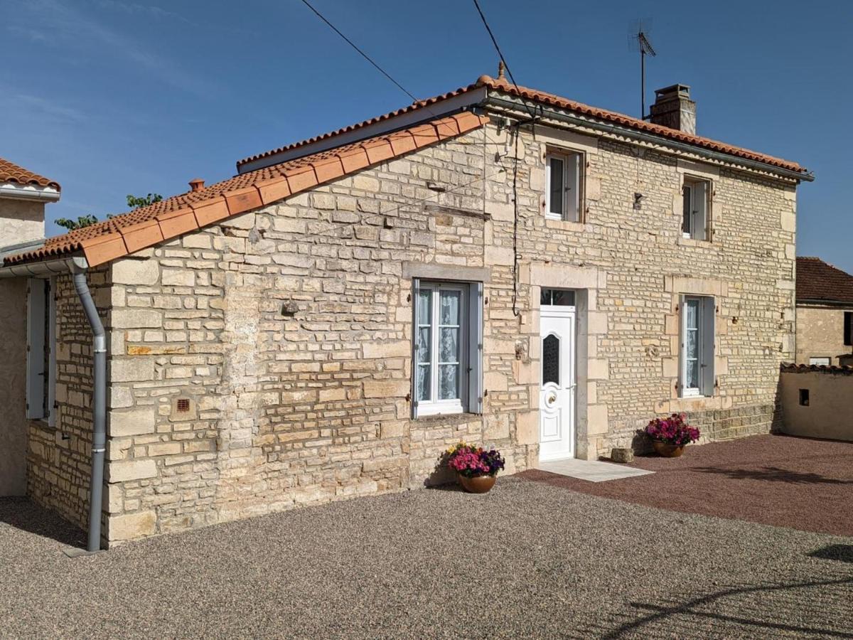 Gîte Puyréaux, 3 pièces, 4 personnes - FR-1-653-98 Extérieur photo
